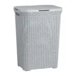 plastový kôš na špinavé prádlo.moderný dizajn kolekcia STYLE (imitácia ratanu).kôš je vybavený vekom.otvory vo výplete zaisťujú cirkuláciu vzduchu.postranné úchyty pre jednoduchú manipuláciu.rozmery:448 x 615 x 341 mmobjem:60 l