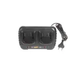 Akumulátorová kosačka Procraft PLM22 je výkonný a pohodlný akumulátorový nástroj na kosenie menších trávnikov. Vďaka vysokootáčkovému bezuhlíkovému motoru a inteligentnej elektronike ponúka efektívnu prevádzku a predĺženú životnosť batérie.Kľúčové vlastnostiVýkonný bezuhlíkový motor s rýchlosťou až 3300/min.Šírka záberu 430 mm vhodná na kosenie menších až stredne veľkých plôch.Centrálne nastavenie výšky kosenia v 6 polohách (25-75 mm).Zberný kôš s objemom 50 l minimalizuje potrebu častého vyprázdňovania.Teflónom potiahnuté nože pre čistý rez a dlhšiu životnosť.Dve batérie 20 V 4 Ah a nabíjačka pre dve batérie sú súčasťou dodávky.Technické parametreNapätie batérie: 20 VKapacita batérie: 4 Ah (2 batérie sú súčasťou dodávky)Doba chodu (s dvoma 4 Ah batériami): do 30 minOtáčky: 3300 min-¹Výška kosenia: 25-75 mm (nastaviteľná v 6 polohách)Šírka kosenia: 430 mmObjem zberného koša: 50 lHmotnosť: približne 14 kg (vrátane batérií)Li-ion batéria Procraft 20/4 je vybavená indikátorom nabitia