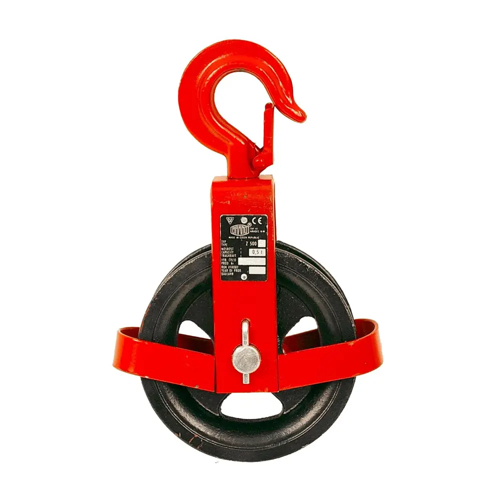 Použitie: Slúži ako prenosné náradie na montážne a murárske práce pri zdvíhaní a ťahaní bremien ručnou silou ťahom konopného alebo polyamidového lana. S hákom a chráničom.jednoduchá konštrukcia v piatich modifikáciách pre rôzne spôsoby zaveseniaminimálne nároky na údržbunosnosť: 500 kg. Maximálna hmotnosť bremena je 250 kg.