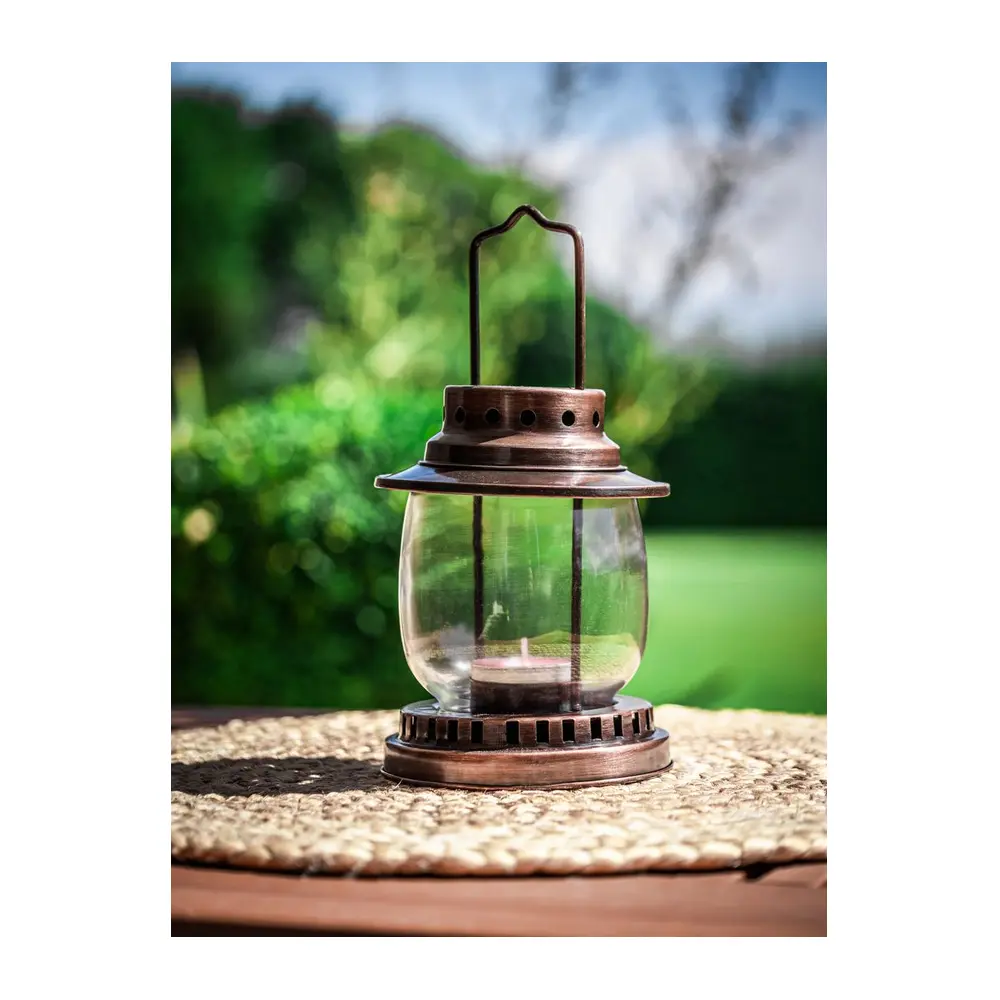 Lampáš MagicHome v štýle vintage skvele dotvorí atmosféru u Vás doma. Stačí vložiť čajovú sviečku. Výška lampášu je 19 cm.