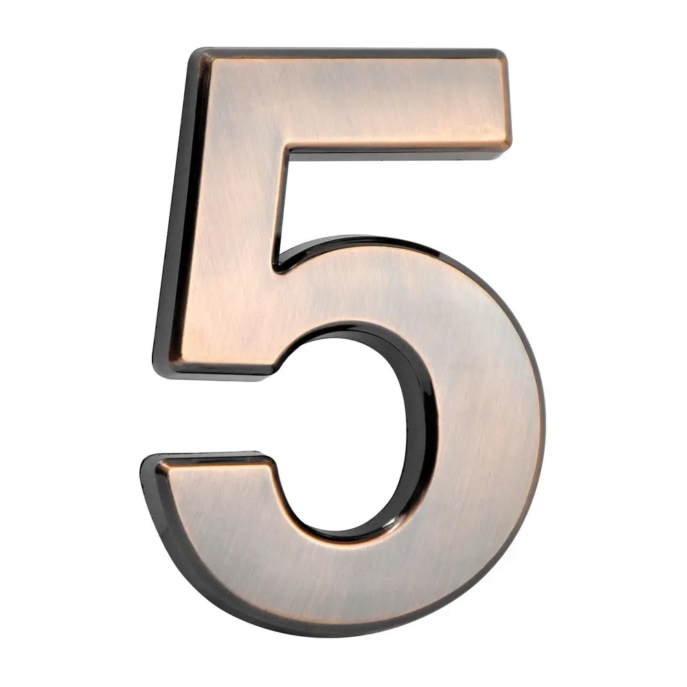Číslo na dom MagicHome 5 v bronzovej farbe môžete použiť na stredne hrubé a hladké povrchy. Pripevníte ho pomocou obojstrannej lepiacej pásky