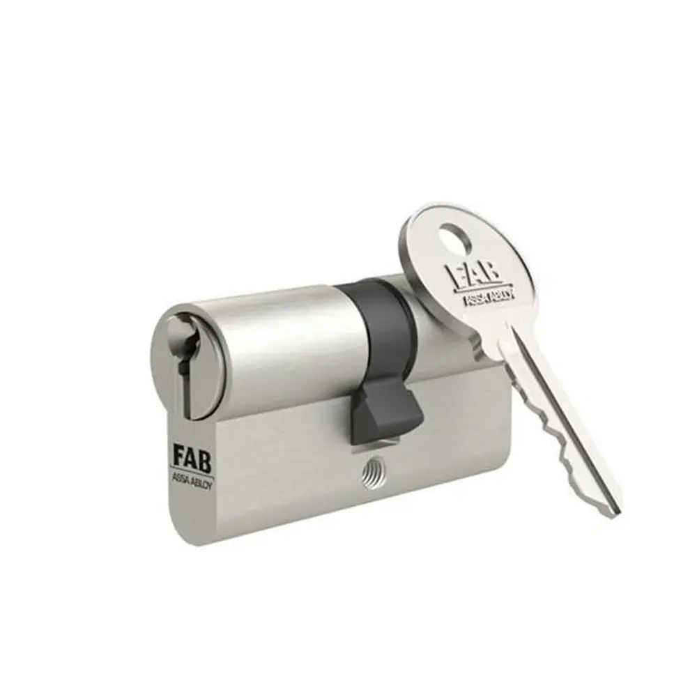 Cylindrická vložka FAB je určená na dočasné uzavretie napr. počas stavby a pre objekty vyžadujúce základnú úroveň zabezpečenia. Obsahuje 5 stavítkový uzamykací systém. Povrchová úprava saténový nikel. Štandardne dodávané s 3 oceľovými kľúčmi. Rozmer: 45+55 mm.