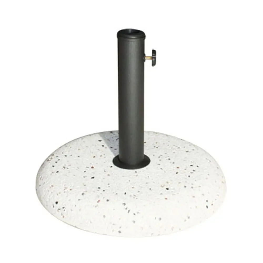 Stojan na plážový slnečník/dáždnik sa skladá z dvoch častí. Prvou z nich je šedá tyč s výškou 33 cm vychádzajúca z podstavy. Do tyče sa nasunie slnečník alebo dážnik a zaistí sa príslušným kolieskom. Maximálny priemer možnej upevnenej tyče je 38 mm. Druhou časťou je samotná biela podstava