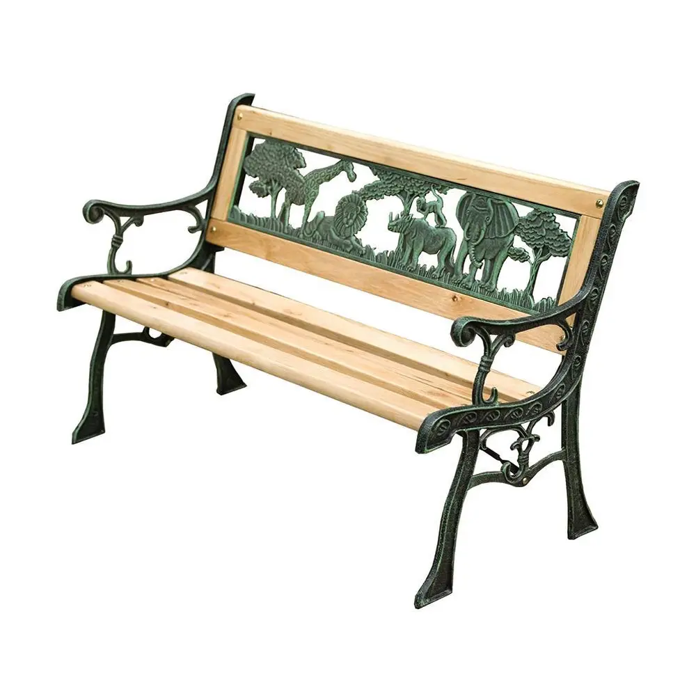 Záhradná lavička je malým