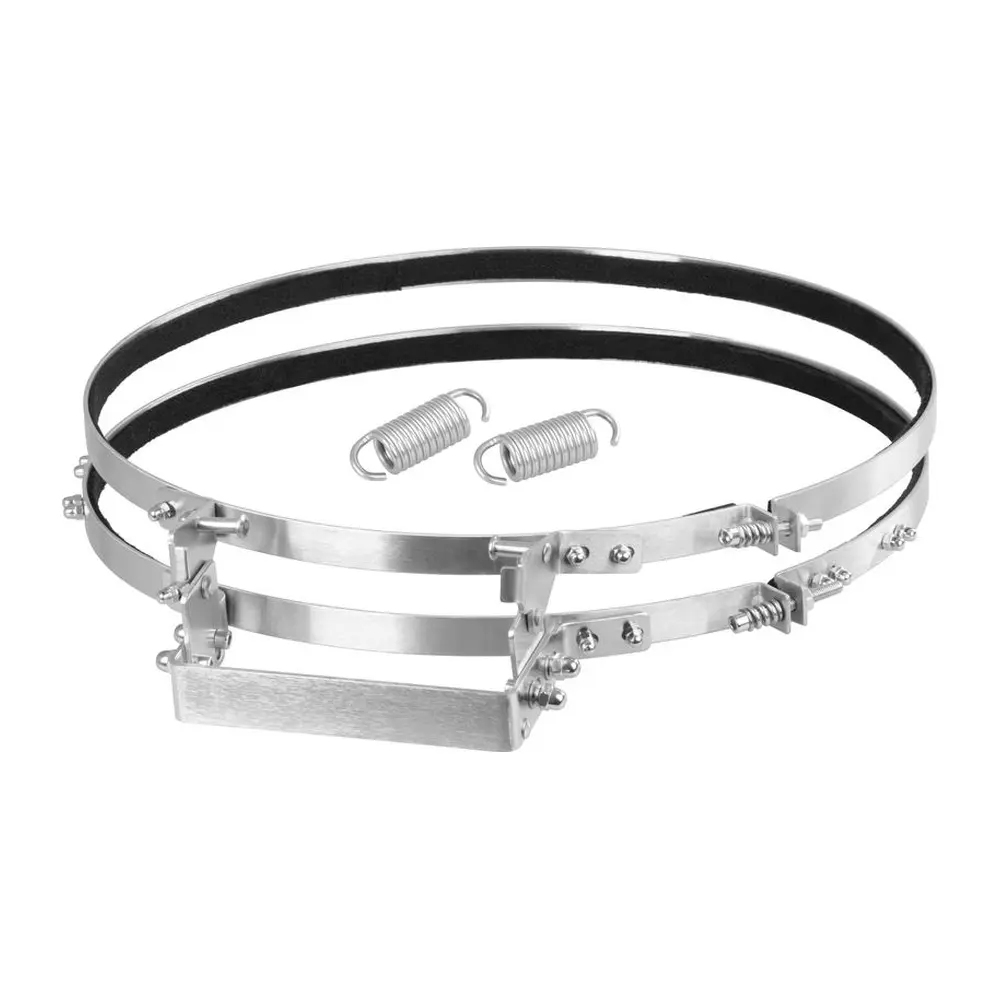 Band pre gril Kamado Egg je nevyhnutným doplnkom pre stabilné a bezpečné uzavretie veka vášho grilu. S pružinou a skrutkami je jednoduchý na inštaláciu a umožňuje presné nastavenie tlaku v grile pre dokonalé varenie. S týmto páskom sa vaše grilovanie stane ešte jednoduchším a efektívnejším.